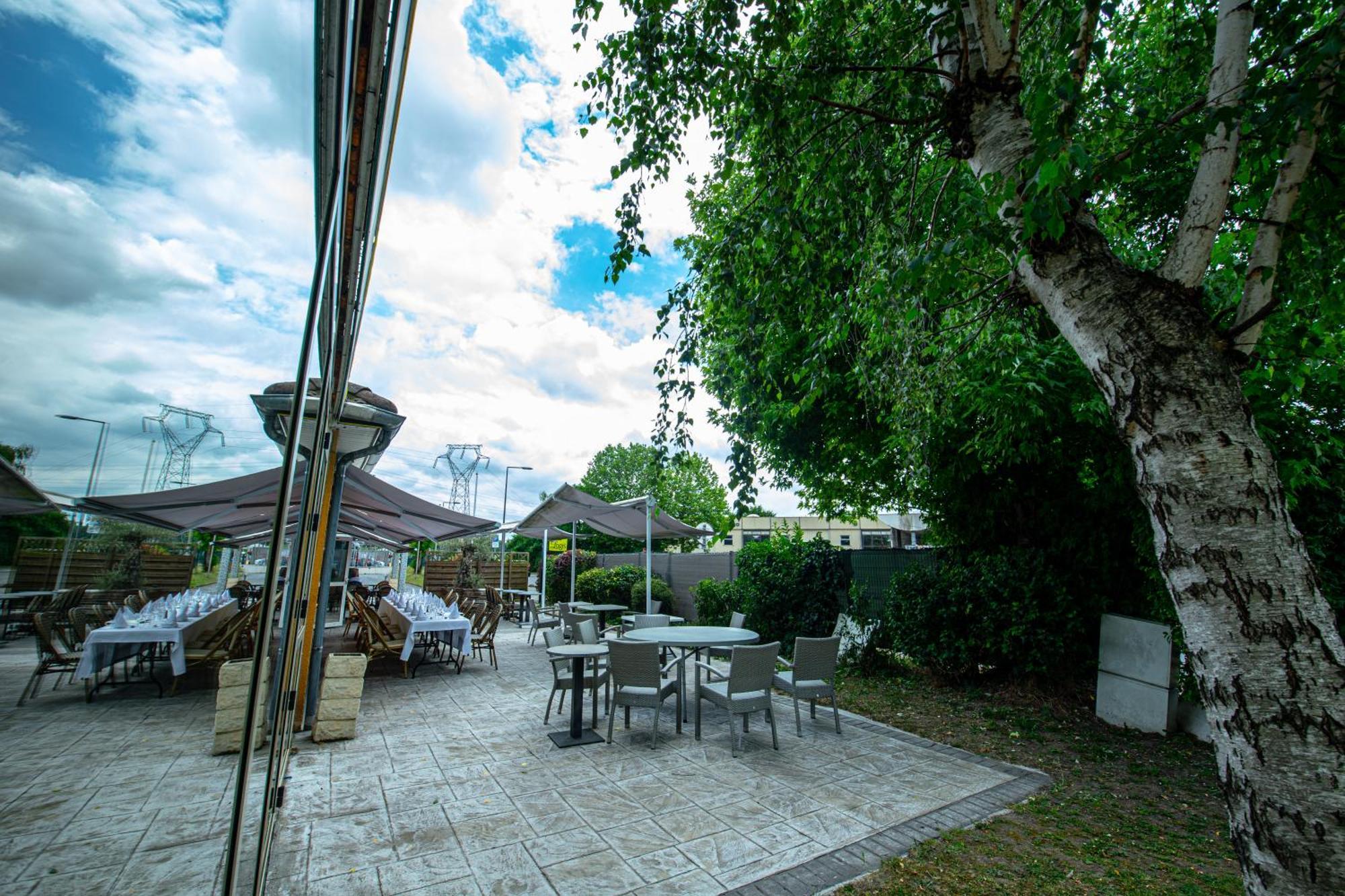 Logis Hotel - Le Relais Du Parisis Вильпаризи Экстерьер фото